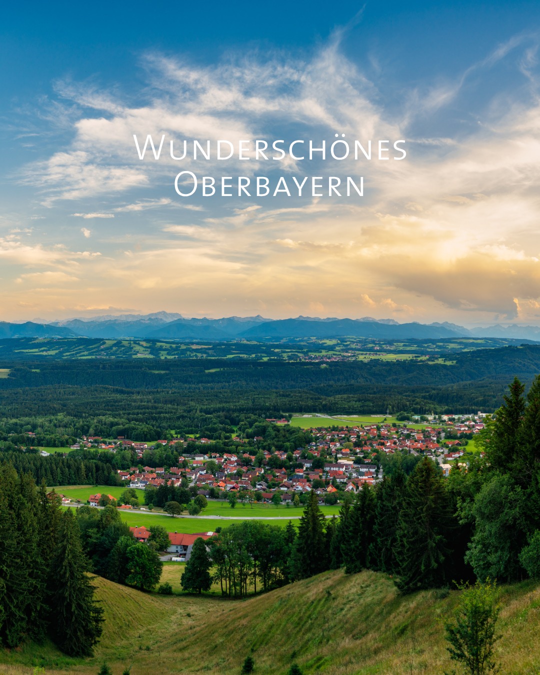 Kennst du den Hohen Peißenberg? Knapp tausend Meter hoch, gut eine halbe Stunde von uns entfernt, gibt es eine Aussicht, die gern als einer der schönsten Rundblicke Bayerns bezeichnet wird.Auf dem Gipfel steht die Wallfahrtskirche Mariä Himmelfahrt, genau genommen eine Doppelkirche: die Gnadenkapelle von 1514 und die größere Wallfahrtskirche, Anfang des 17. Jahrhunderts angebaut. Gewallfahrt wird hier seit Jahrhunderten, die Marienverehrung ist eng mit den Bauern der Region in Zeiten von Pest und Krieg verbunden. Bis heute zieht im Sommer jedes Jahr eine Trachtenwallfahrt herauf.Hoch kommst du zu Fuß, mit dem Rad oder dem Auto, das letzte Stück zur Kirche dann zu Fuß. #AlpenhofMurnau #Naturhotel #HohenPeissenberg #BlauesLand #Pfaffenwinkel