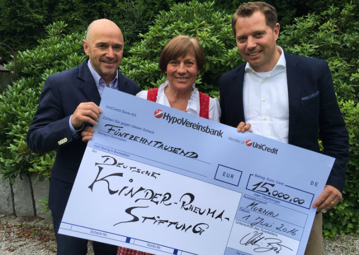 spendenscheck Spendenscheck über 15.000 Euro für die Deutsche Kinderrheuma Stiftung
